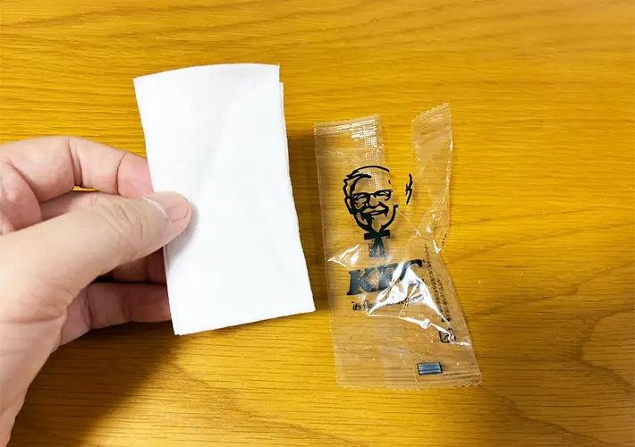 紙おしぼりの活用写真（撮影：grapeライフハック編集部）