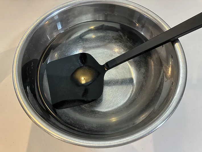 お湯につけるヘラ（撮影：grapeライフハック編集部）