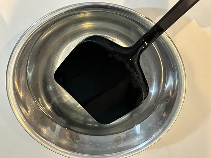 1時間お湯に浸け終わったシリコン製調理器具（撮影：grapeライフハック編集部）