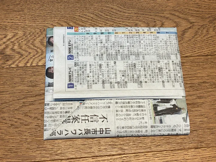 新聞紙ゴミ箱の土台（撮影：grapeライフハック編集部）