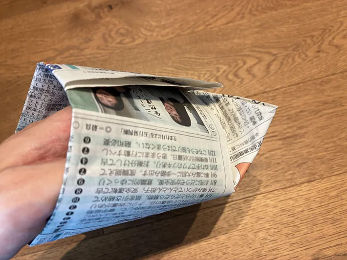 新聞紙ゴミ箱のマチ部分（撮影：grapeライフハック編集部）