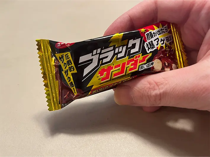 外国人のおすすめのコンビニチョコの写真（撮影：grapeフード編集部）