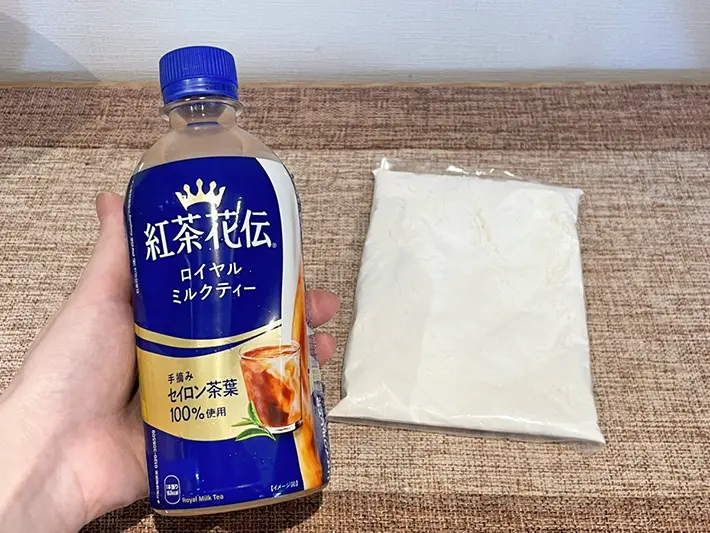 ミルクティーとホットケーキミックスの写真（撮影：grapeフード編集部）