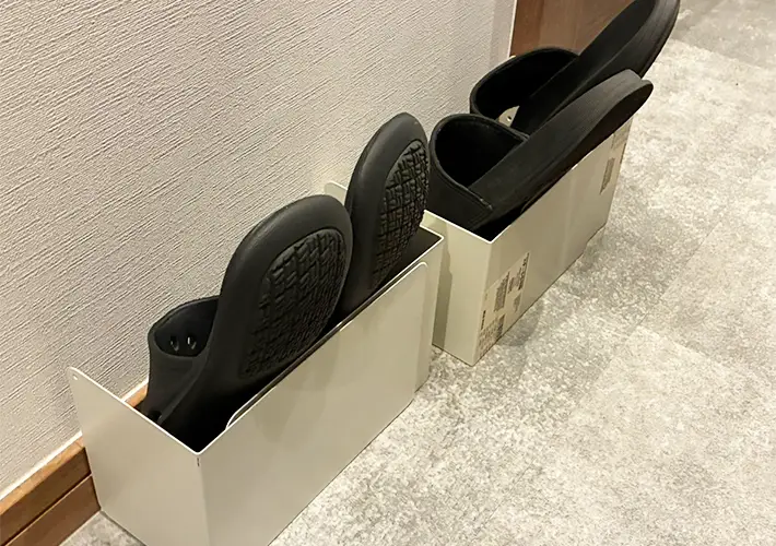 ブックエンドの活用写真（玄関の写真（撮影：grapeライフハック編集部）