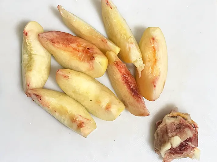 果肉と種がばらけるように取れた写真（撮影：grapeフード編集部）