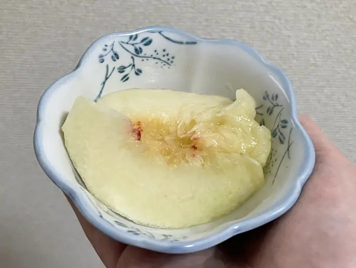 カット直後の桃（撮影：grapeフード編集部）