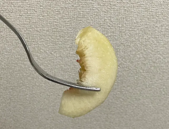色止めしていない桃のカットから10分後の写真（撮影：grapeフード編集部）