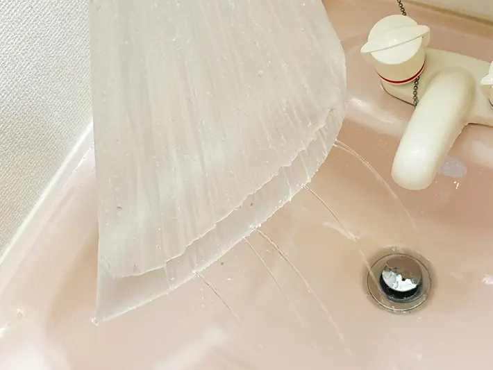 水が入った袋の写真（撮影：grapeライフハック編集部）