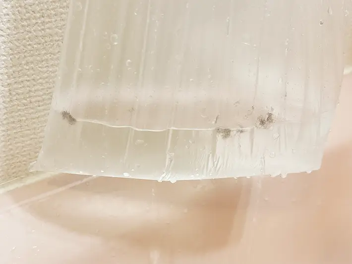 ホコリが浮く袋の写真（撮影：grapeライフハック編集部）