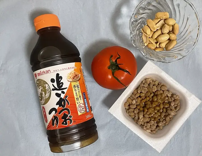 そばのトッピングの写真（撮影：grapeフード編集部）