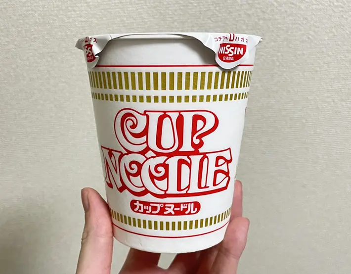 『カップヌードル』の写真（撮影：grapeフード編集部）