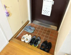 玄関の写真（撮影：grapeライフハック編集部）