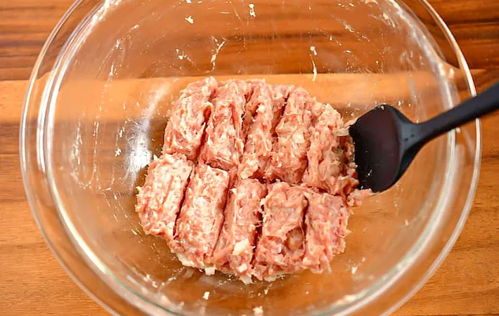 『大葉のシュウマイ風』を作る写真（撮影：小泉明代）