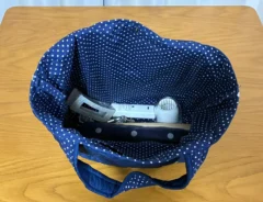 安全ピンとヘアゴムの活用写真（撮影：grapeライフハック編集部）