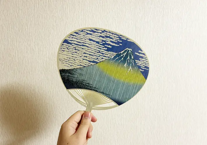 うちわの写真（撮影：grapeライフハック編集部）