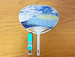 うちわとハッカ油の写真（撮影：grapeライフハック編集部）