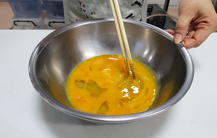 ほぐした卵液の写真（撮影：エフシージー総合研究所）