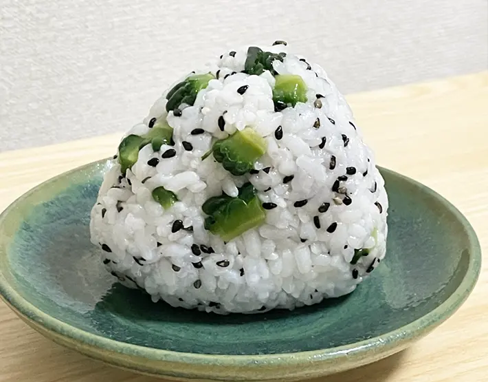 ゴーヤのおにぎりの写真（撮影：grapeフード編集部）