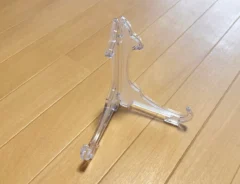 ダイソーのイーゼルの写真（撮影：grapeライフハック編集部）