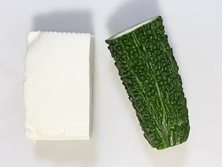 ゴーヤと豆腐の写真（撮影：grapeフード編集部）