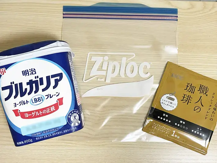 ドリップコーヒー、ヨーグルト、ジッパー袋の写真（撮影：grapeフード編集部）