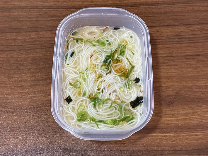 完成したタッパーそうめん（撮影：grapeフード編集部）