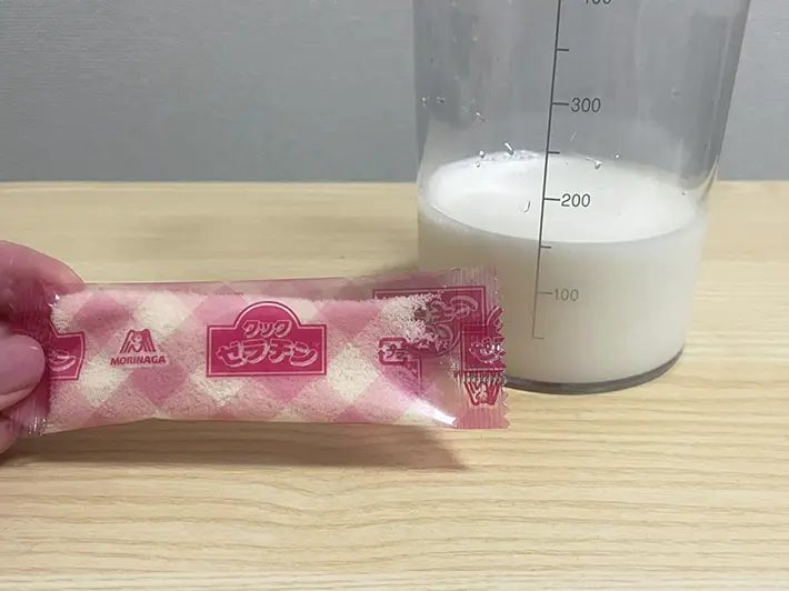 牛乳とゼラチンの写真（撮影：grapeフード編集部）
