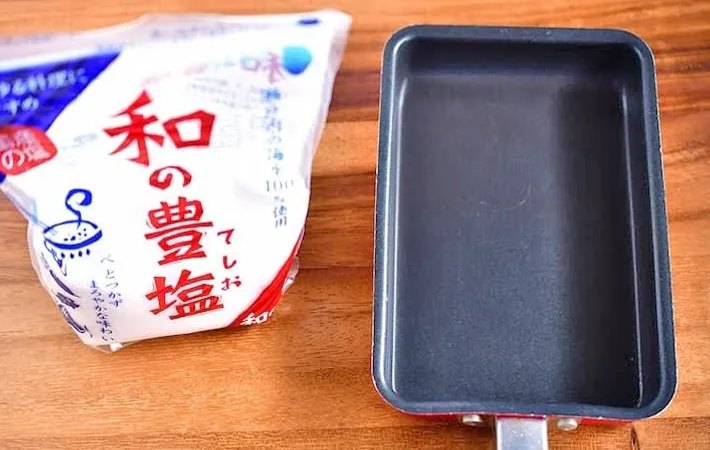 『まるごとオクラの玉子焼き』の材料写真（撮影：小泉明代）
