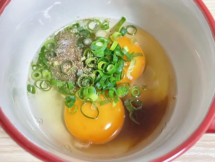 卵液を作る写真（撮影：grapeフード編集部）