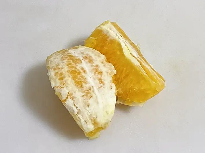 皮を除いた後のオレンジの写真（撮影：grapeフード編集部）