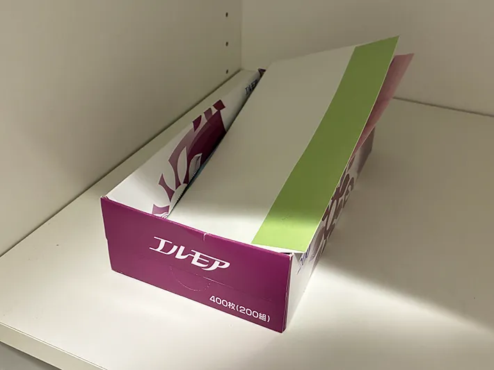 箱ティッシュに入れた郵便物（撮影：grapeライフハック編集部）