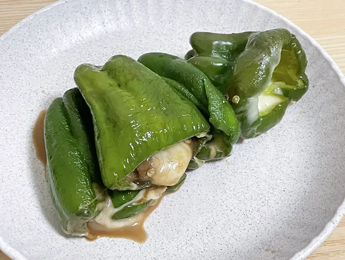 ピーマンのチーズ詰めの写真（撮影：grapeフード編集部）
