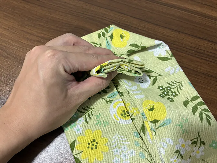 折った手ぬぐいのつまみ部分（撮影：grapeライフハック編集部）