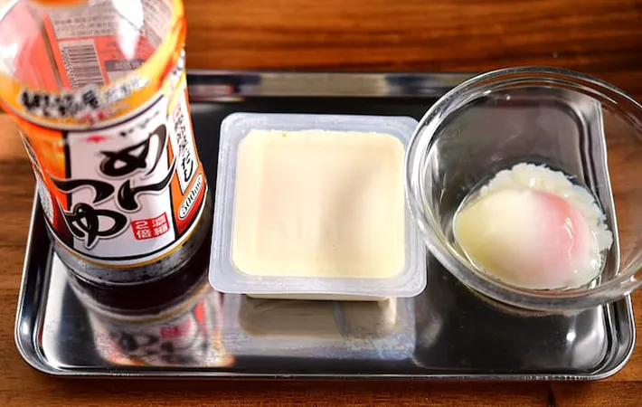 めんつゆ、豆腐、温泉卵の写真（撮影：小泉明代）