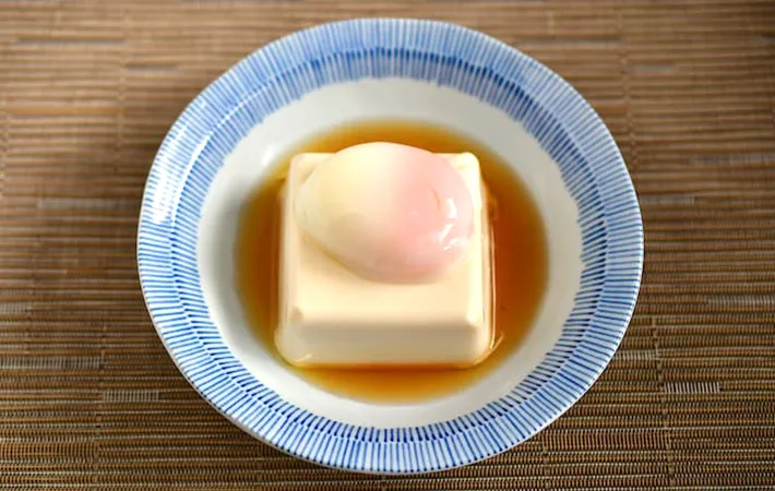 温泉卵めんつゆ奴の写真（撮影：小泉明代）