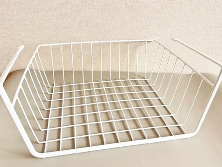 『吊戸棚用バスケット(白)』の画像(撮影:ワード)