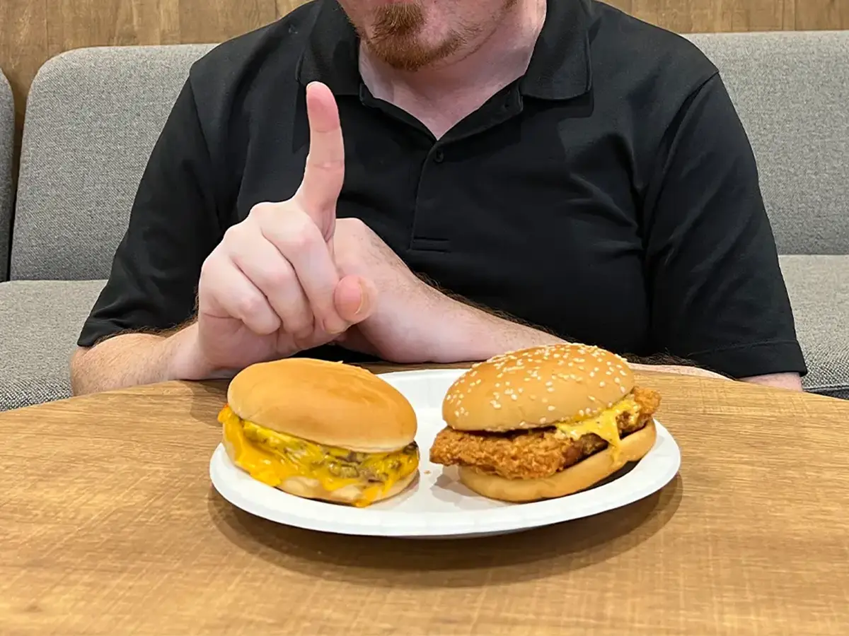 チキンサンドとチキンバーガーの違いの写真(撮影:grapeフード編集部)