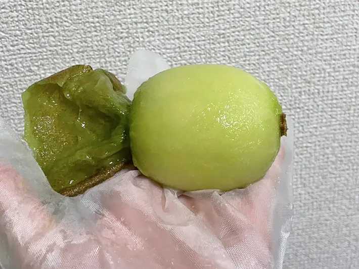 キウイの皮を剥いた写真（撮影：grapeフード編集部）