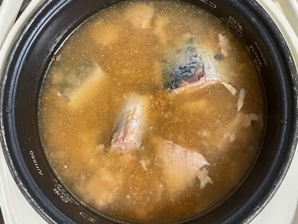 炊き込みご飯を仕込む写真(撮影:grapeフード編集部)