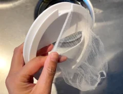 100均の水切りネットと組み合わせるならコレ! 排水口のゴミが見えなくなる商品に「後片づけがラク」「生活感が消えた」