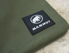 「荷物が入らないし頼りない…」サコッシュの弱点が消えた ペットボトルも余裕で収まる『マムート』がこちら