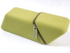 「これ、ペンケース?」 おにぎりみたいな形の秘密は…パカッと開くと納得!