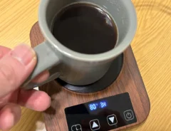 コーヒーを1時間放置してみたら？　カップウォーマーの実力に「冷める前に飲まなきゃのプレッシャーから解放された！」