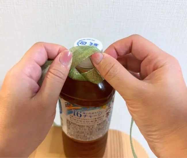 リボンをひっくり返した様子（撮影：grapeライフハック編集部）