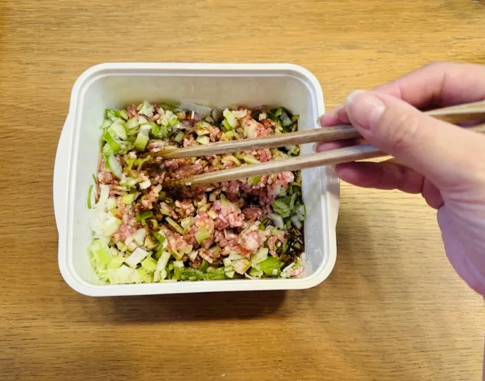 材料を混ぜ合わせた様子（撮影：grapeフード編集部）