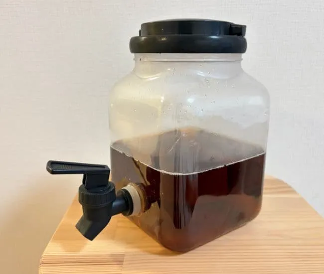 テーブルに置かれたウォータージャグの写真（撮影：grapeフード編集部）
