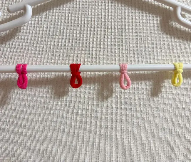 ヘアゴムの向きを整えた写真（撮影：grapeライフハック編集部）