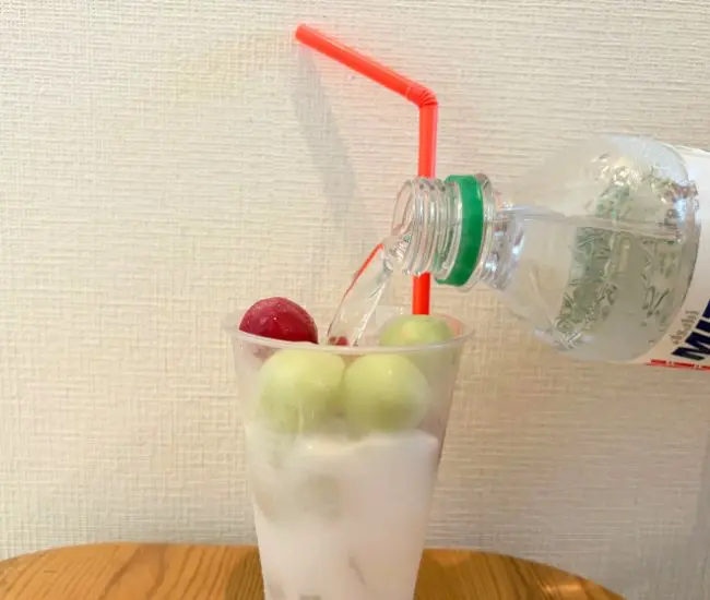 夏らしいドリンクに（撮影：grapeフード編集部）