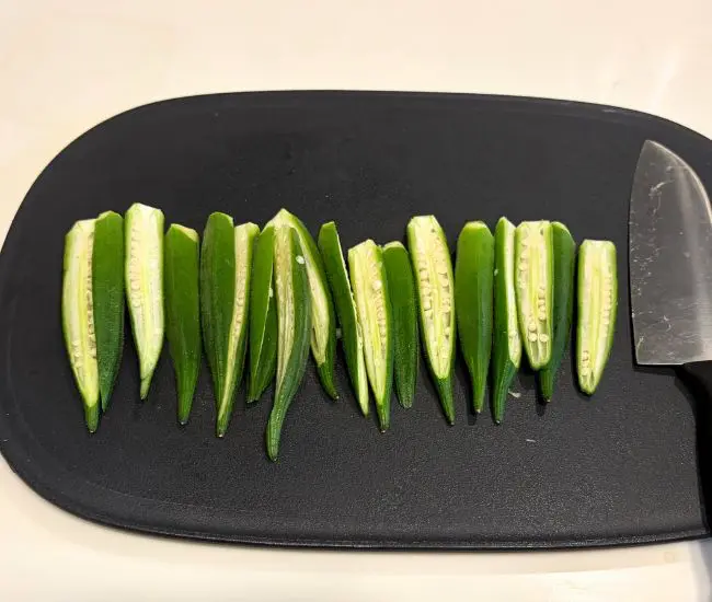 半分にカットした様子（撮影：grapeフード編集部）