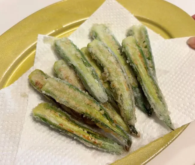 完成したオクラの揚げ焼き（撮影：grapeフード編集部）